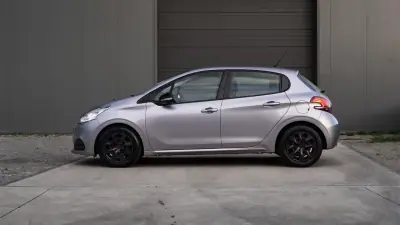 Peugeot 208 2019 - 9999 EUR, 106000 km - AUTO.MOTO.pt - 106000km - foto 7 de 20