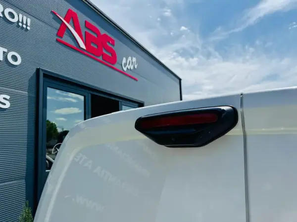 Peugeot FlexCab BlueHDi 100 L2 EHZ S&S Pro 2021 - 16000 EUR, 140000 km - 140000km - foto 19 de 22