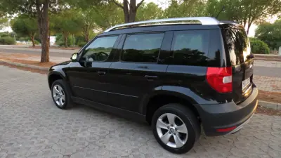 Skoda Yeti 2011 - 11400 EUR, 127000 km - 127000km - foto 4 de 15