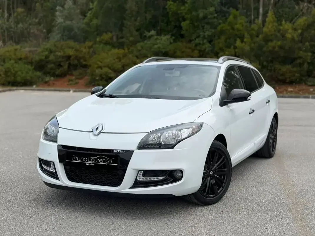 Renault Mégane 2010 - 5900 EUR, 215894 km - AUTO.MOTO.pt - 215894km - foto 1 de 22