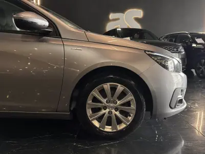 Peugeot 308 SW 2020 - 13490 EUR, 122100 km - AUTO.MOTO.pt - 122100km - foto 4 de 34