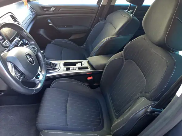 Renault Mégane Sport Tourer 2018 - 14990 EUR, 170135 km - AUTO.MOTO.pt - 170135km - foto 6 de 10