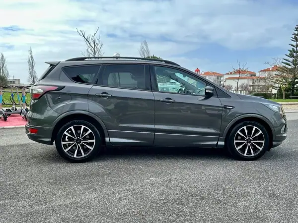 Ford Kuga 2017 - 15450 EUR, 78000 km - AUTO.MOTO.pt - 78000km - foto 9 de 60