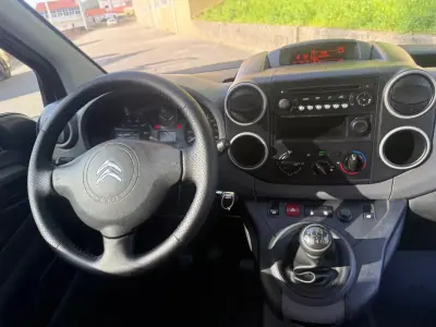 Citroën BERLINGO VAN XL 1.5 BLUE HDI 3 LUGARES 2012 - 6990 EUR, 247000 km - AUTO.MOTO.pt - 247000km - foto 13 de 24