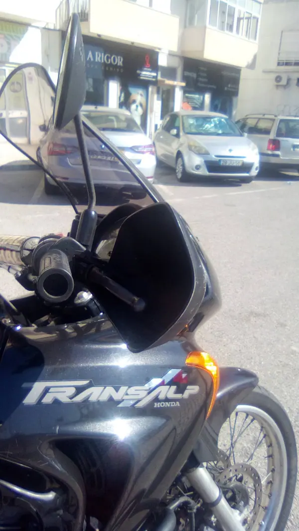 Honda Transalp Base 2000 - 3000 EUR, 75000 km - AUTO.MOTO.pt - 75000km - foto 7 de 8