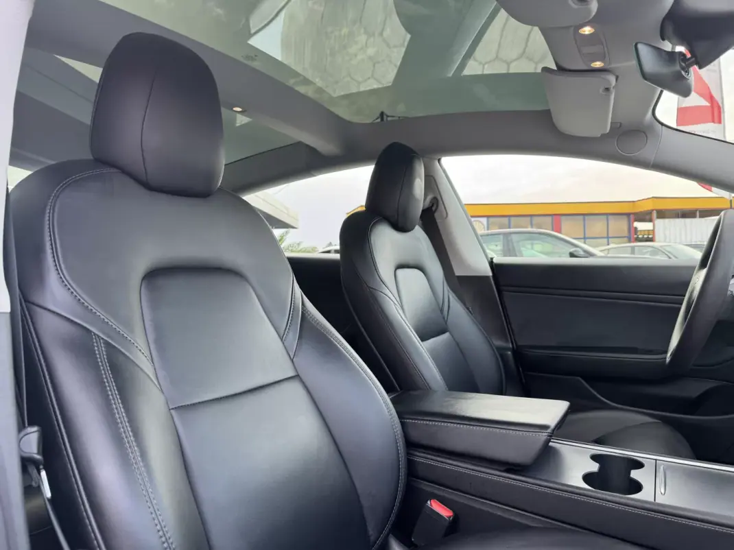 Tesla Model 3 2021 - 28900 EUR, 73000 km - AUTO.MOTO.pt - 73000km - foto 16 de 32