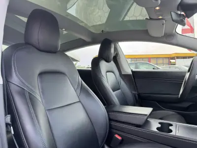 Tesla Model 3 2021 - 28900 EUR, 73000 km - AUTO.MOTO.pt - 73000km - foto 16 de 32