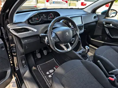 Peugeot 208 2018 - 9500 EUR, 102011 km - 102011km - foto 10 de 10
