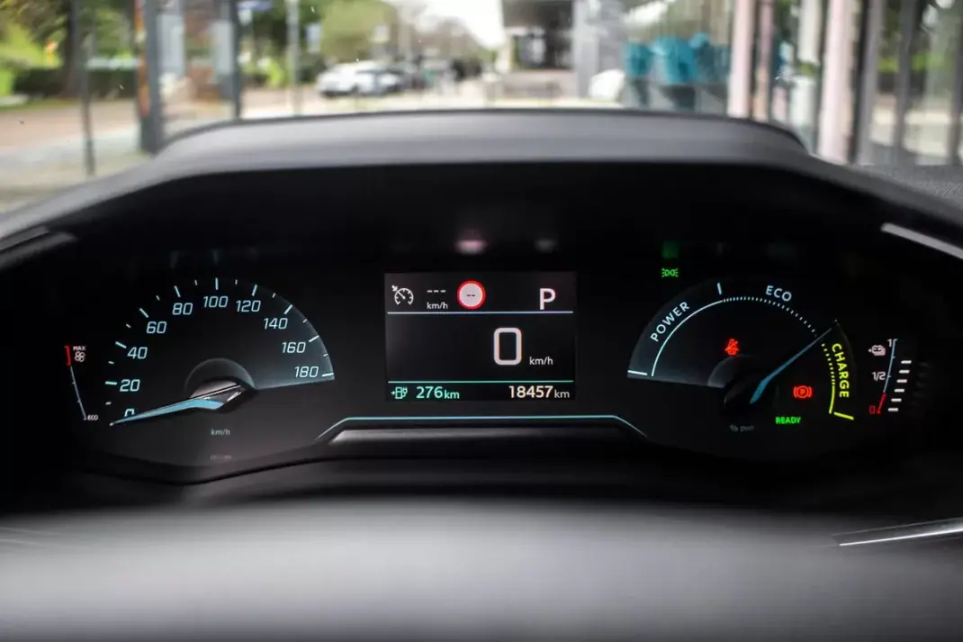 Peugeot e-208 2023 - 17800 EUR, 18457 km - AUTO.MOTO.pt - 18457km - foto 19 de 41