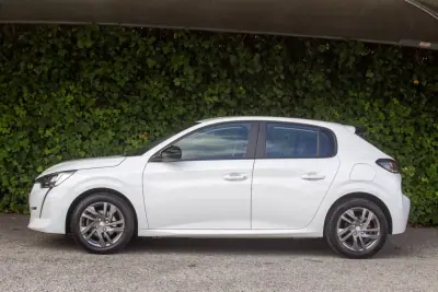 Peugeot 208 2022 - 13900 EUR, 133000 km - AUTO.MOTO.pt - 133000km - foto 7 de 16