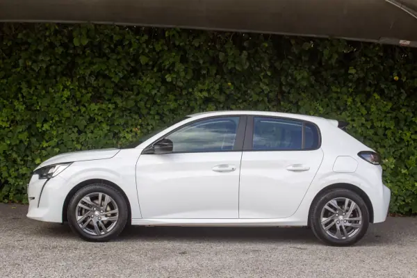 Peugeot 208 2022 - 13900 EUR, 133000 km - AUTO.MOTO.pt - 133000km - foto 7 de 16