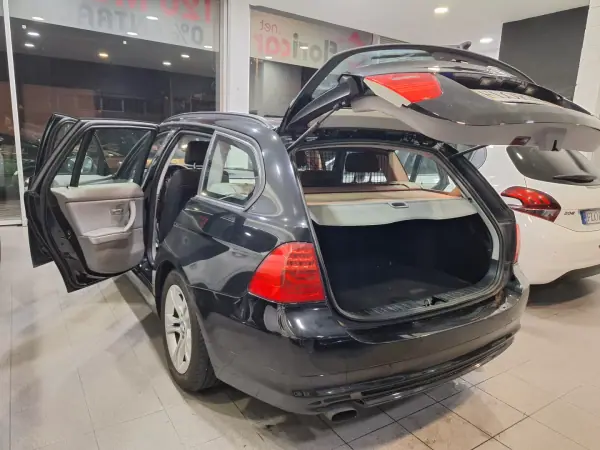 BMW 318 2011 - 8900 EUR, 290000 km - AUTO.MOTO.pt - 290000km - foto 3 de 13