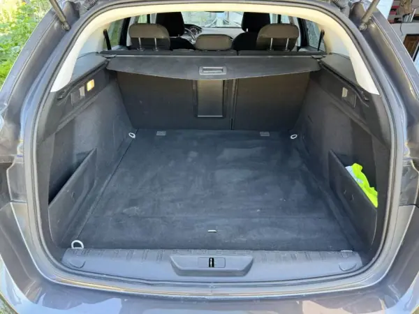 Peugeot 308 SW 2019 - 13000 EUR, 76390 km - AUTO.MOTO.pt - 76390km - foto 20 de 22