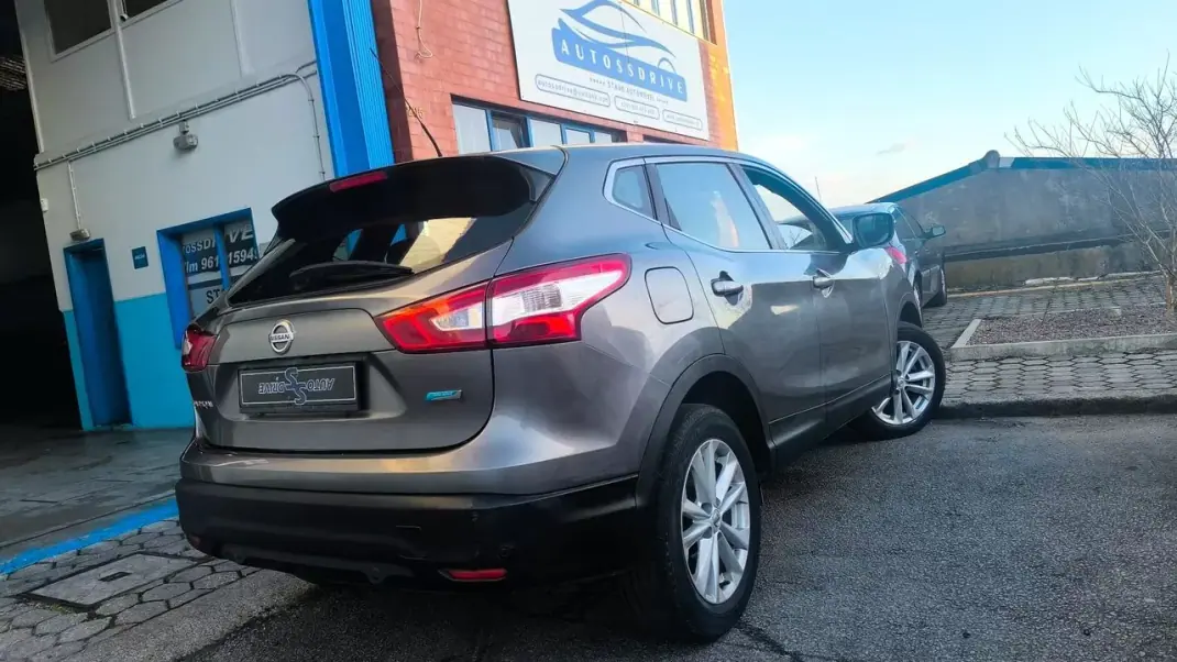 Nissan Qashqai 2015 - 13500 EUR, 165000 km - AUTO.MOTO.pt - 165000km - foto 9 de 16