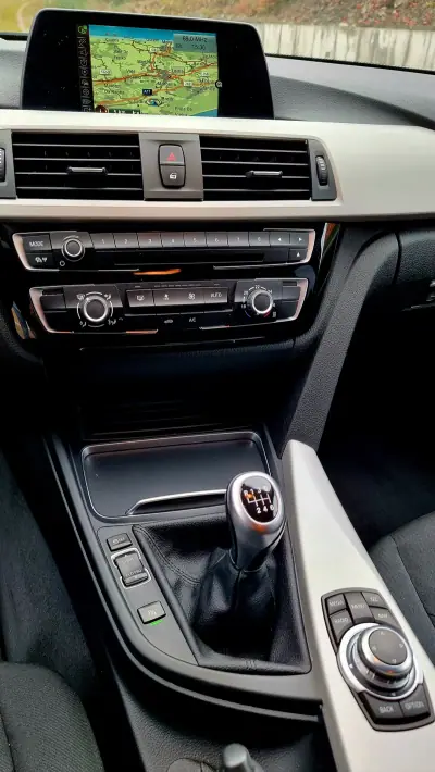 BMW 318 2017 - 22450 EUR, 147000 km - AUTO.MOTO.pt - 147000km - foto 7 de 20