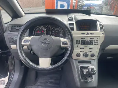 Opel Zafira 2009 - 3950 EUR, 309758 km - AUTO.MOTO.pt - 309758km - foto 11 de 13