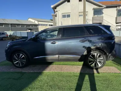 Peugeot 5008 2018 - 14900 EUR, 220000 km - AUTO.MOTO.pt - 220000km - foto 17 de 60