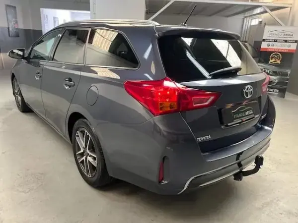 Toyota Auris Touring Sports 2014 - 12250 EUR, 160000 km - AUTO.MOTO.pt - 160000km - foto 4 de 9