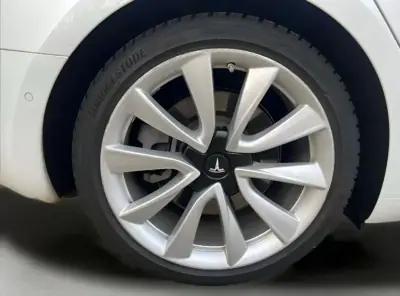 Tesla Model 3 2020 - 24990 EUR, 52675 km - AUTO.MOTO.pt - 52675km - foto 8 de 14