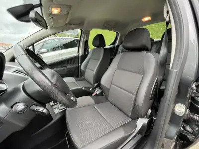 Peugeot 207 2012 - 7750 EUR, 138000 km - AUTO.MOTO.pt - 138000km - foto 6 de 16