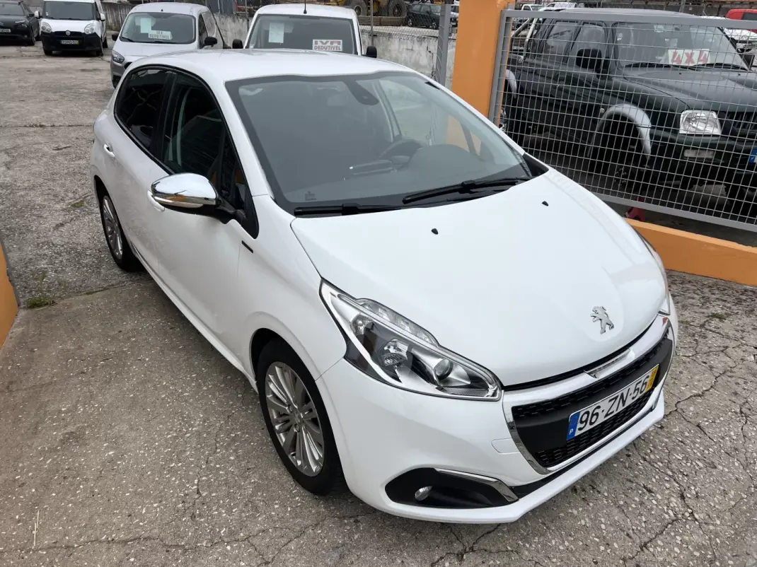Peugeot 208 2019 - 10450 EUR, 92371 km - 92371km - foto 8 de 12