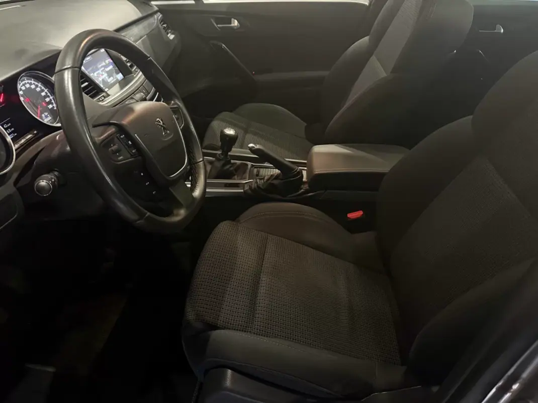 Peugeot 508 SW 2017 - 12490 EUR, 195000 km - AUTO.MOTO.pt - 195000km - foto 10 de 16