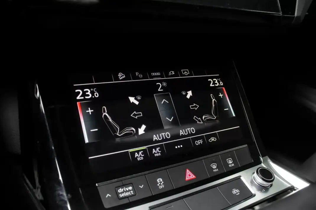 Audi Q8 e-Tron Sportback 2023 - 49900 EUR, 34353 km - AUTO.MOTO.pt - 34353km - foto 43 de 44