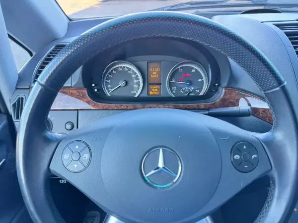 Mercedes-Benz Viano 2012 - 37500 EUR, 111121 km - AUTO.MOTO.pt - 111121km - foto 25 de 32