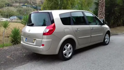 Renault Mégane Scénic 2008 - 5500 EUR, 258850 km - AUTO.MOTO.pt - 258850km - foto 14 de 21