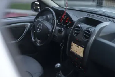 Dacia Duster 2015 - 10900 EUR, 150410 km - AUTO.MOTO.pt - 150410km - foto 18 de 33