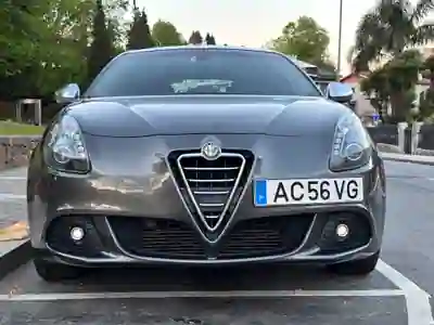 Alfa Romeo Giulietta 2013 - 11500 EUR, 140000 km - AUTO.MOTO.pt - 140000km - foto 2 de 14