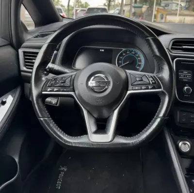 Nissan Leaf 2018 - 10900 EUR, 138100 km - AUTO.MOTO.pt - 138100km - foto 6 de 9