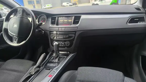 Peugeot 508 SW 2015 - 9900 EUR, 240000 km - AUTO.MOTO.pt - 240000km - foto 14 de 17