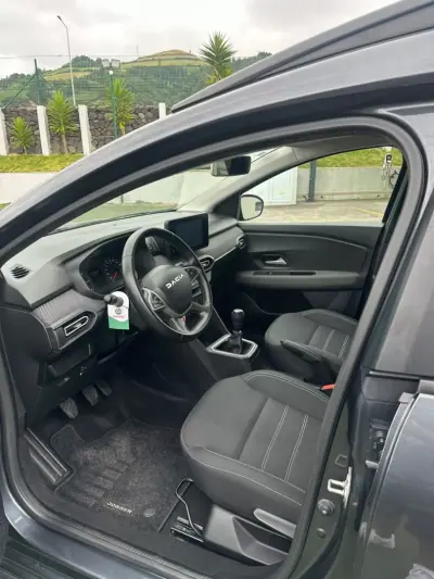 Dacia Jogger 2023 - 20990 EUR, 29799 km - AUTO.MOTO.pt - 29799km - foto 10 de 15