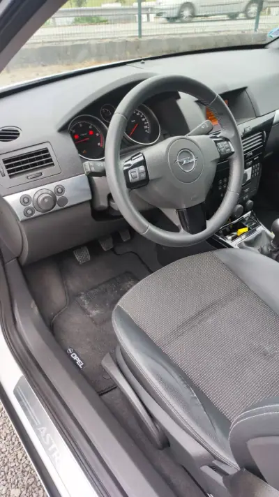 Opel Astra Caravan 2010 - 7398 EUR, 198797 km - AUTO.MOTO.pt - 198797km - foto 4 de 17