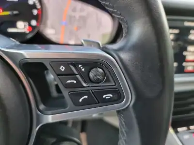 Porsche Panamera Sport Turismo 2018 - 84990 EUR, 147000 km - AUTO.MOTO.pt - 147000km - foto 36 de 50