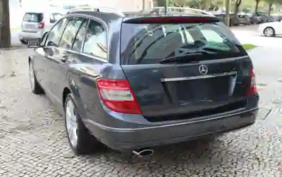 Mercedes-Benz C 220 2009 - 7949 EUR, 308000 km - AUTO.MOTO.pt - 308000km - foto 5 de 8