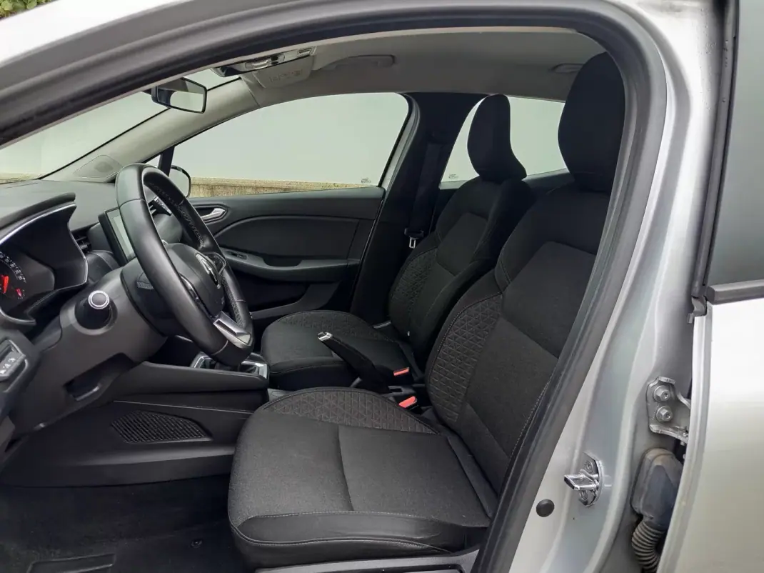 Renault Clio 2020 - 12900 EUR, 133500 km - AUTO.MOTO.pt - 133500km - foto 10 de 16