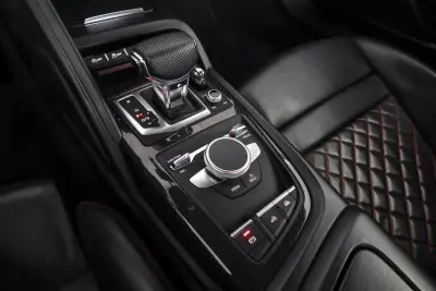 Audi R8 Spyder 2019 - 170000 EUR, 31543 km - AUTO.MOTO.pt - 31543km - foto 16 de 23