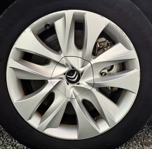 Citroën DS5 2014 - 13999 EUR, 160000 km - AUTO.MOTO.pt - 160000km - foto 14 de 29