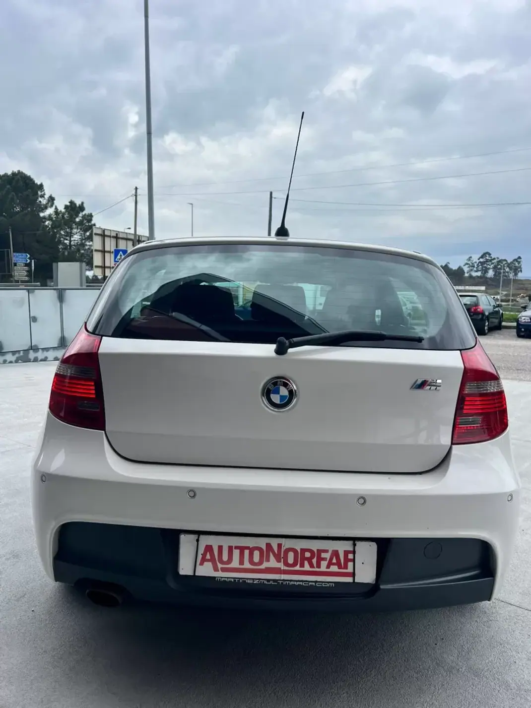 BMW 116 2011 - 14000 EUR, 184987 km - AUTO.MOTO.pt - 184987km - foto 4 de 26