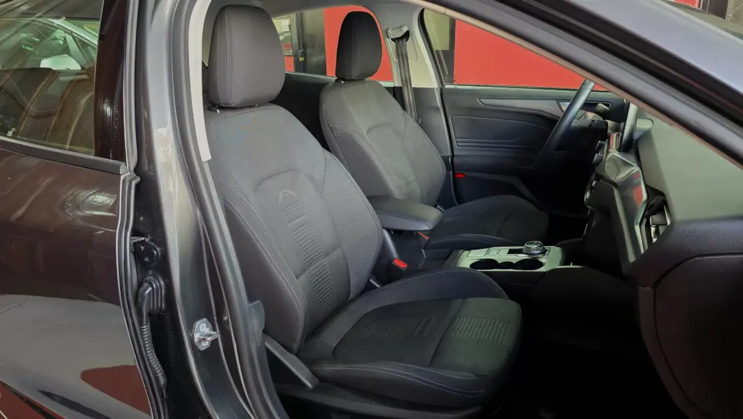 Ford Focus 2020 - 15990 EUR, 90544 km - AUTO.MOTO.pt - 90544km - foto 41 de 51