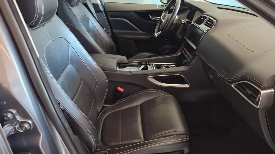 Jaguar F-Pace 2017 - 19500 EUR, 157804 km - 157804km - foto 70 de 74