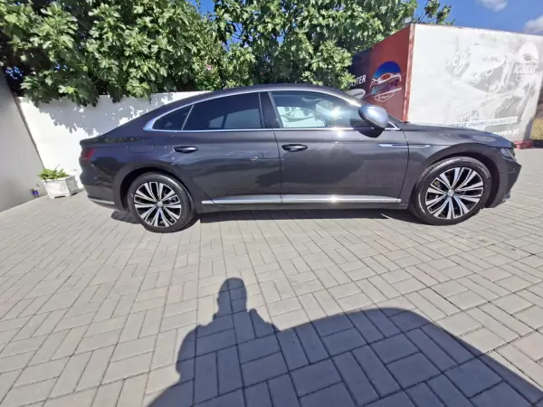 Volkswagen Arteon 2019 - 24750 EUR, 92519 km - AUTO.MOTO.pt - 92519km - foto 39 de 42