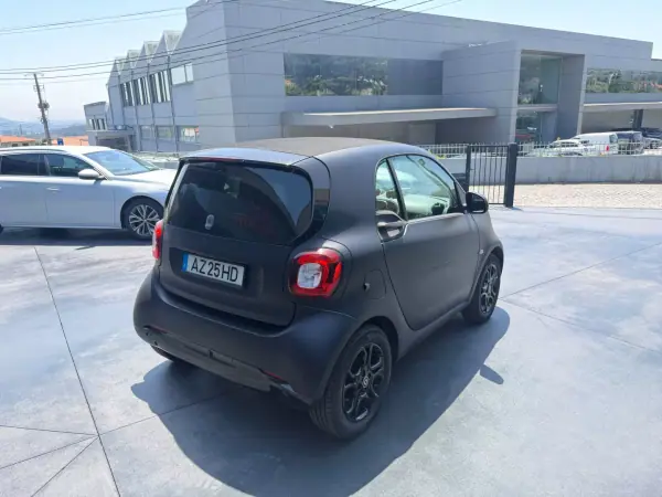 Smart ForTwo Coupé 2018 - 10500 EUR, 52000 km - AUTO.MOTO.pt - 52000km - foto 4 de 7