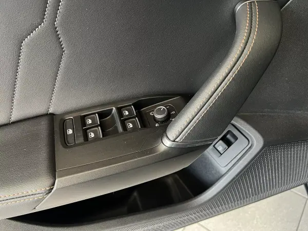 Cupra Formentor 2022 - 25900 EUR, 80652 km - AUTO.MOTO.pt - 80652km - foto 19 de 25