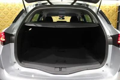 Renault Mégane Sport Tourer 2021 - 14250 EUR, 168000 km - AUTO.MOTO.pt - 168000km - foto 19 de 28