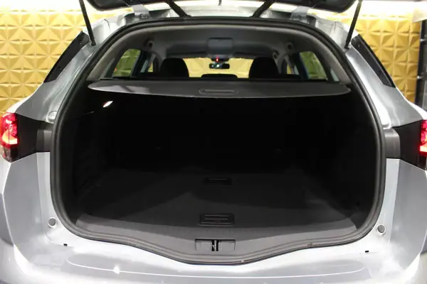 Renault Mégane Sport Tourer 2021 - 14250 EUR, 168000 km - AUTO.MOTO.pt - 168000km - foto 19 de 28