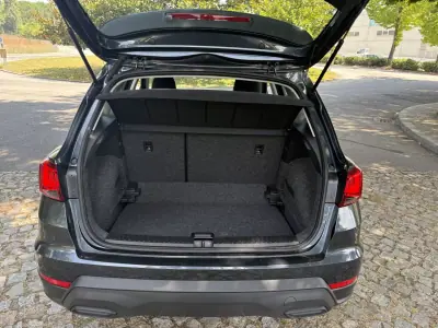 SEAT Arona 2025 - 22000 EUR, 10000 km - AUTO.MOTO.pt - 10000km - foto 11 de 27