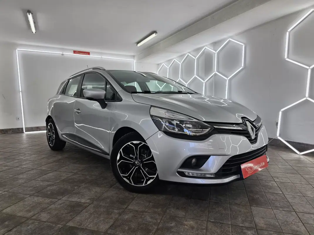 Renault Clio Sport Tourer 2019 - 8650 EUR, 259539 km - AUTO.MOTO.pt - 259539km - foto 2 de 24